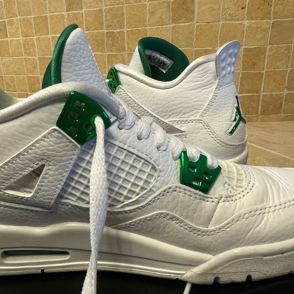 2020 Air Jordan 4 Retro GS in Green Metallic - 5.5Y - Picture 6 of 14